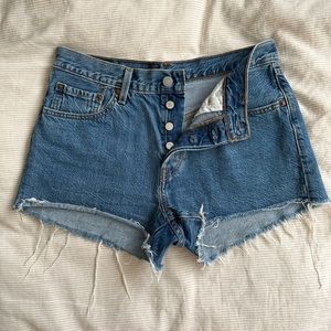 Women’s Levi cut off denim shorts size 28